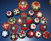 Vánoční koule - zapichovaný patchwork
